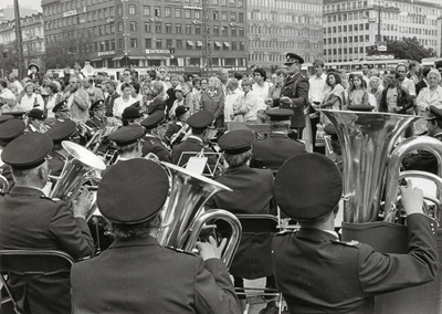 500796 Afbeelding van een uitvoering door de Utrechtse Politie Muziek Vereniging en de Utrechtse Politie Drumfanfare op ...